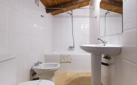 Upper floor bathroom